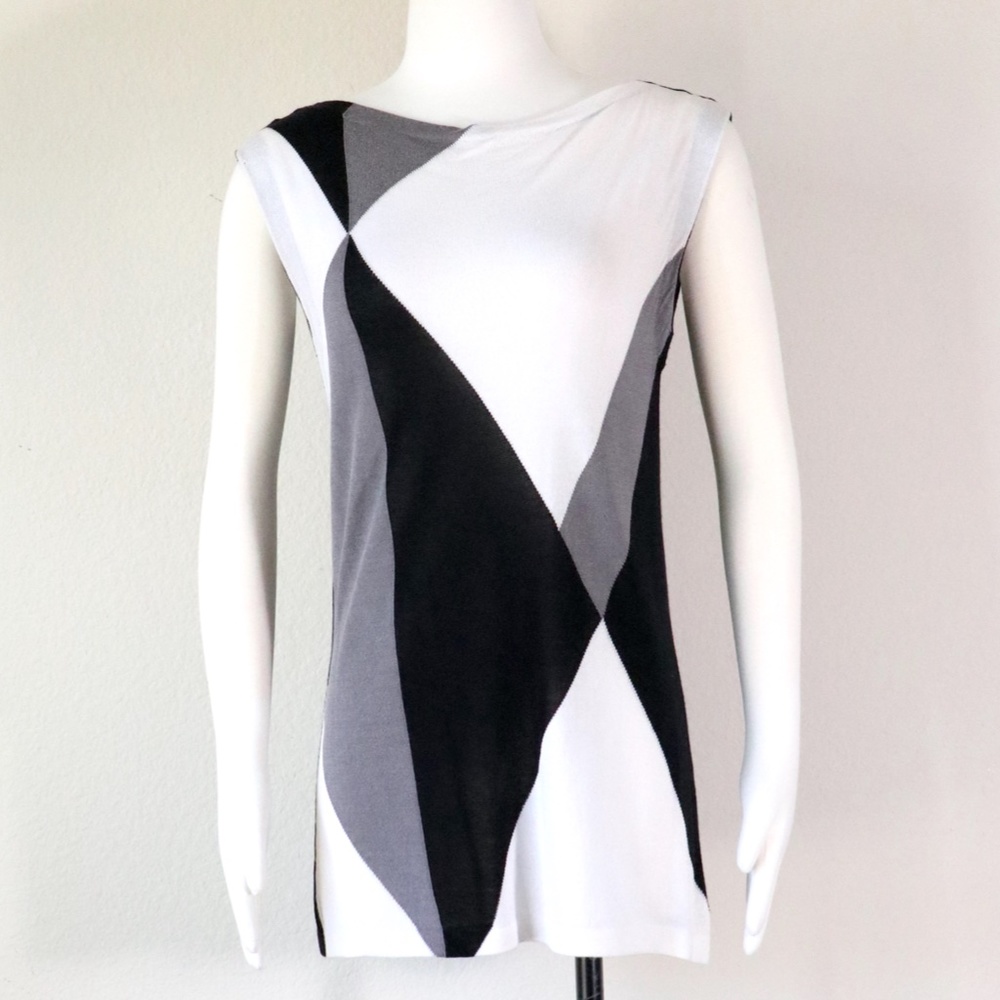 Vintage sleeveless knit tunic in black/white/grey geometric pattern